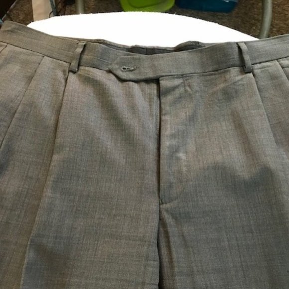 Men's Jos A Bank Single Breast, 2 button, Grey birds eye Suit - Picture 10 of 12